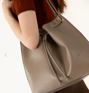 JAN VEGAN BUCKET BAG-THEME