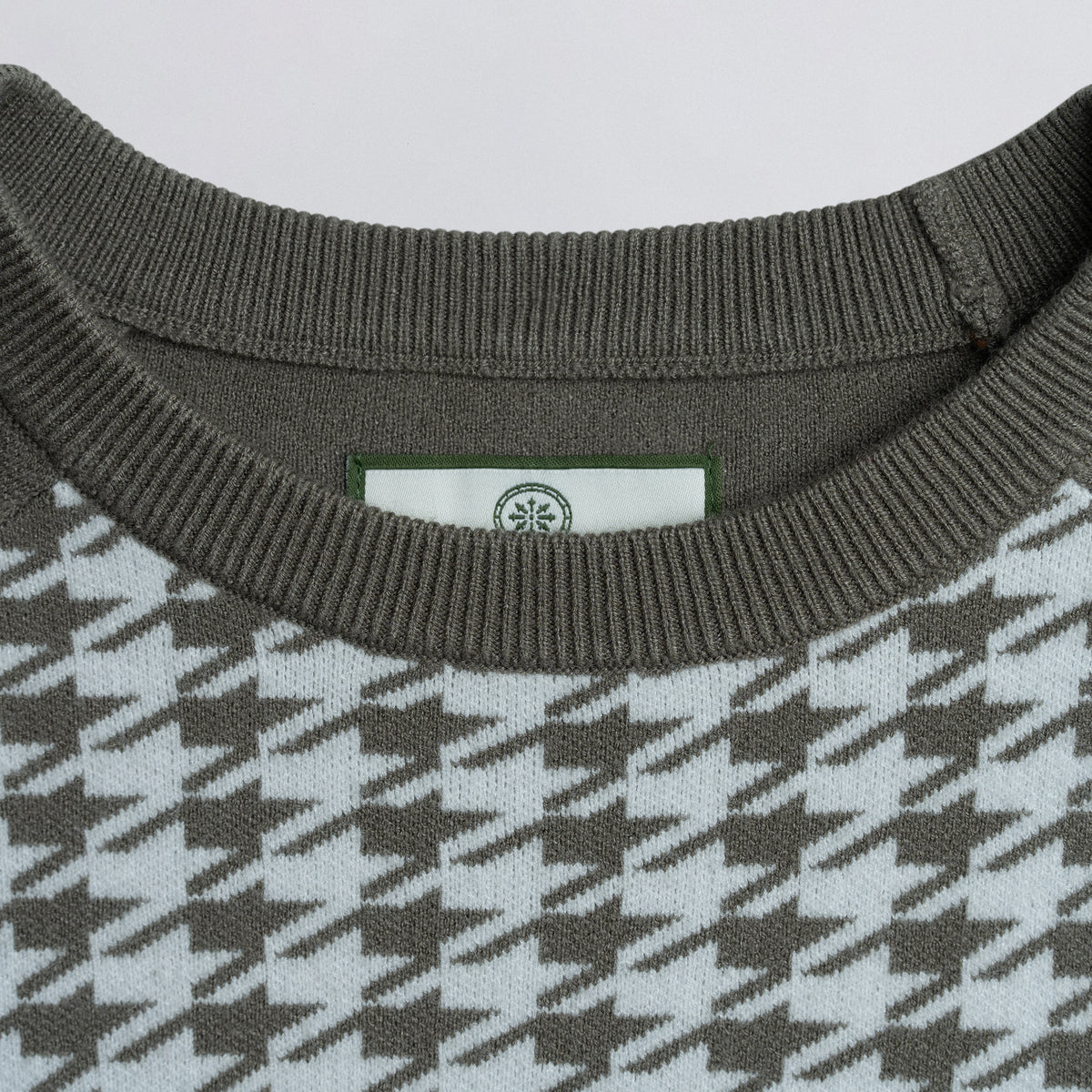 HOUNDSTOOTH KNIT SWEATER