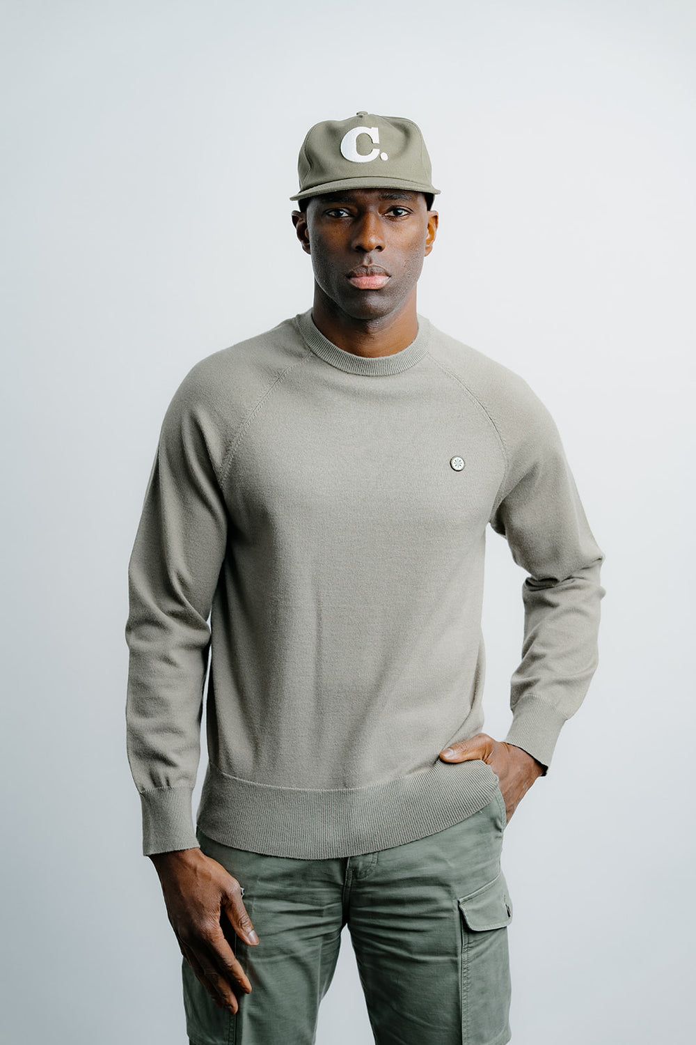 LIGHT WEIGHT KNIT SWEATER